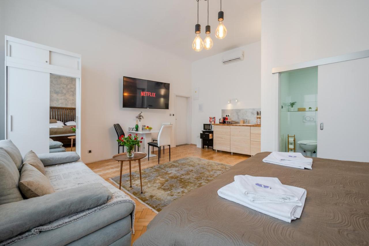 Premium Wenceslas Square Apartments ปราก ภายนอก รูปภาพ
