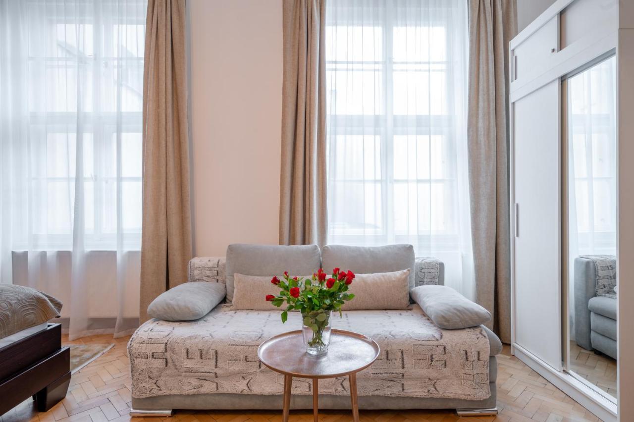 Premium Wenceslas Square Apartments ปราก ภายนอก รูปภาพ